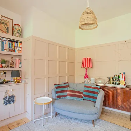 Charming 3bd Oasis 3 Min Walk From Beach Front! *