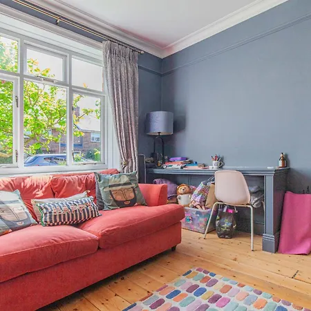 Charming 3bd Oasis 3 Min Walk From Beach Front! *