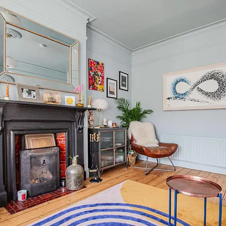 Charming 3bd Oasis 3 Min Walk From Beach Front! *